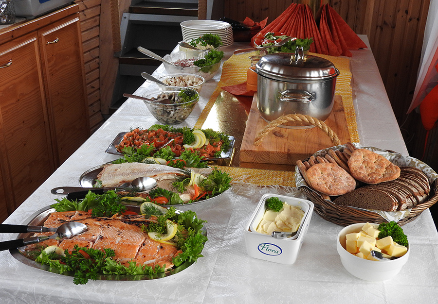Fish and salad buffet - Puula Tours